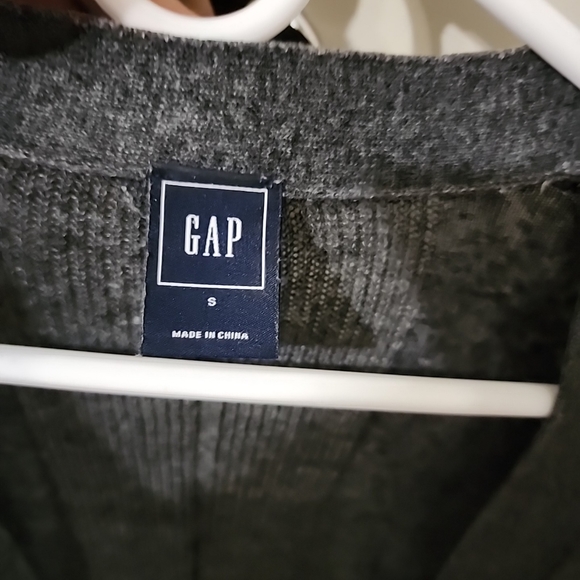 Gap&& HM shirts - Picture 2 of 4